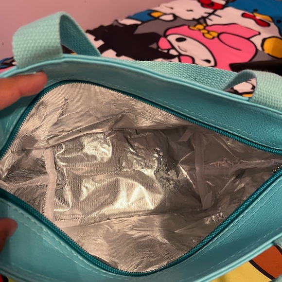 Sanrio Fishman Bundle with lunch bag and water bottle - Picture 9 of 9